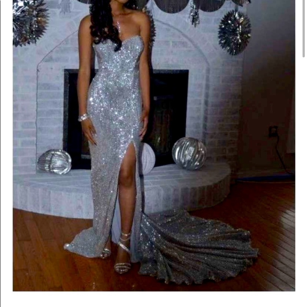 Prom dress Never worn- Sexy Mermaid Sweetheart Sweep Train Silver sequin w/ slit